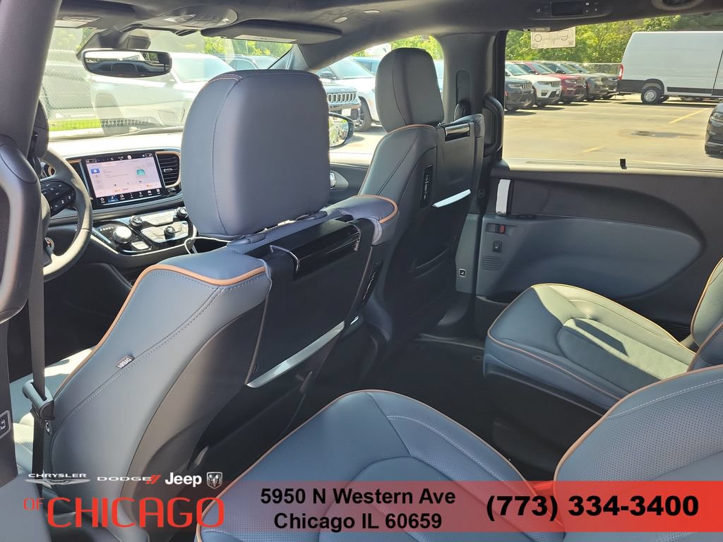 New 2027 Chrysler Pacifica Pinnacle w/ Theater Group AWD/4WD image 10