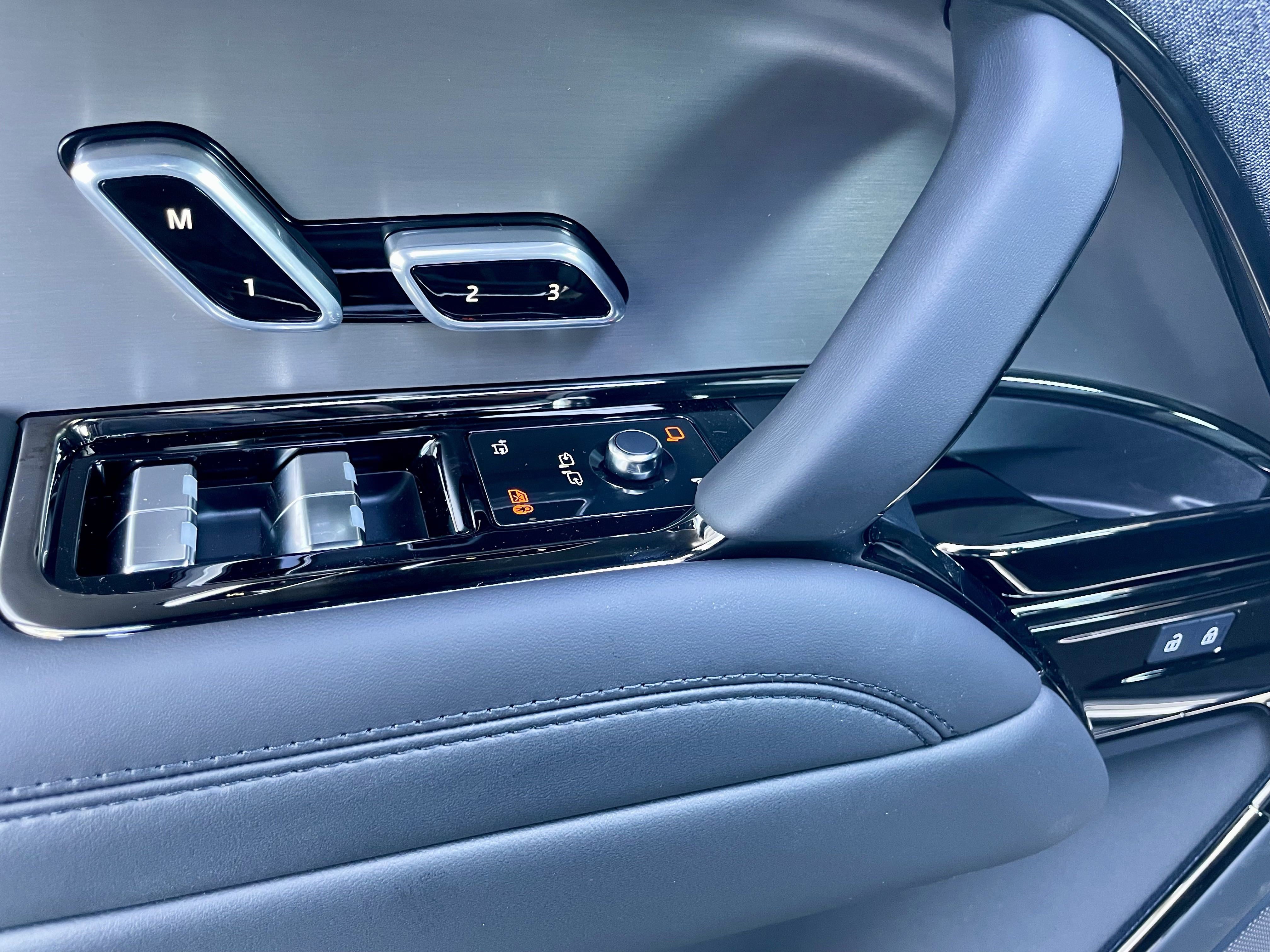 New 2025 Land Rover Range Rover Sport SE image 11