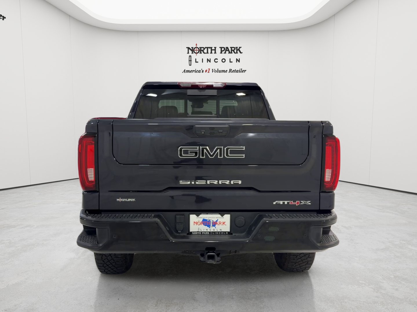 Used 2023 GMC Sierra 1500 AT4X AWD/4WD image 4