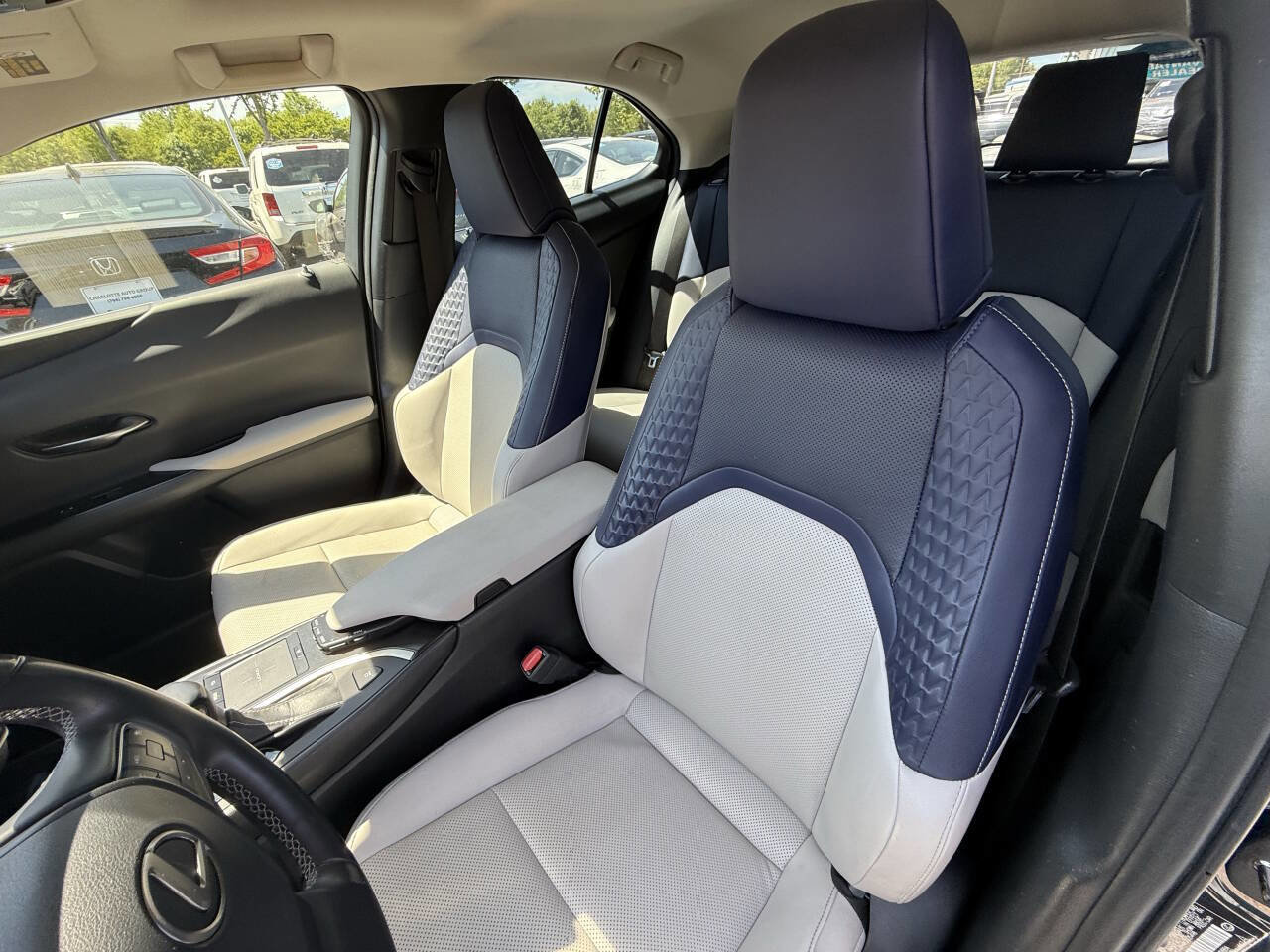Used 2019 Lexus UX 200 w/ Premium Package image 11