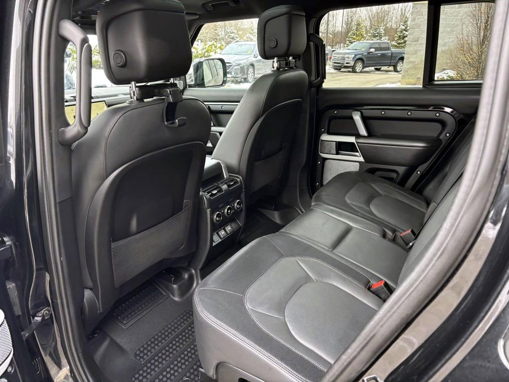 Used 2023 Land Rover Defender 130 X-Dynamic SE image 22