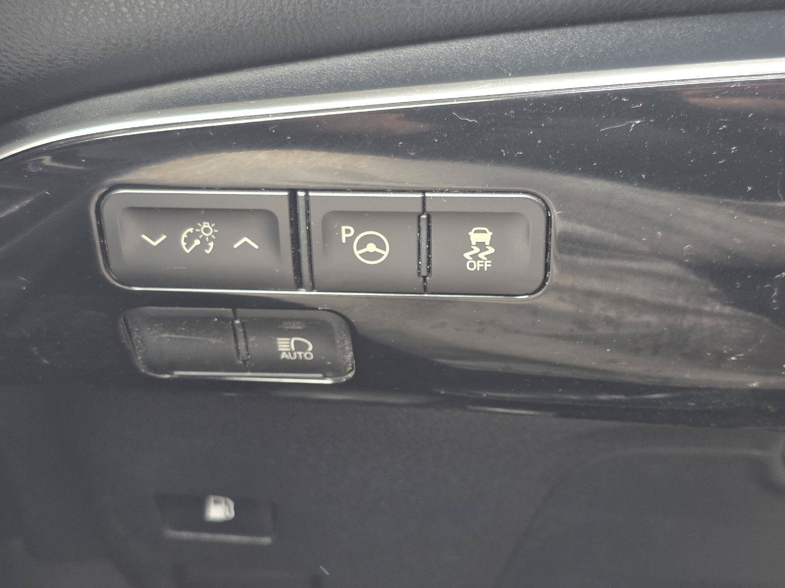 Used 2019 Toyota Prius LE FWD image 11