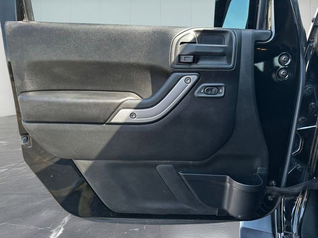Used 2016 Jeep Wrangler Unlimited Sahara w/ Dual Top Group AWD/4WD image 12