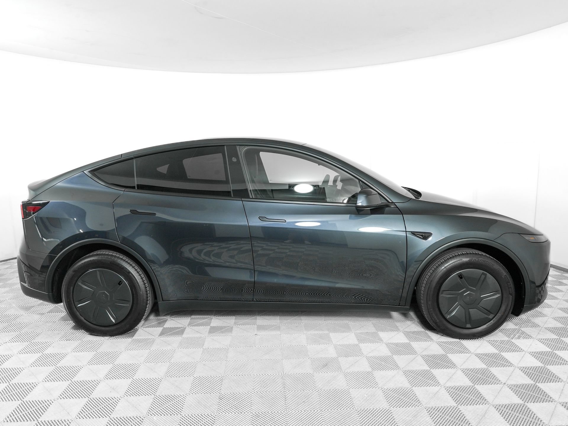 Used 2026 Tesla Model Y 2WD image 3