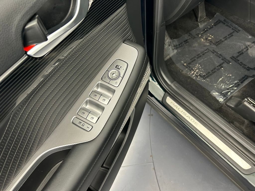 Used 2024 Hyundai Palisade Calligraphy image 17