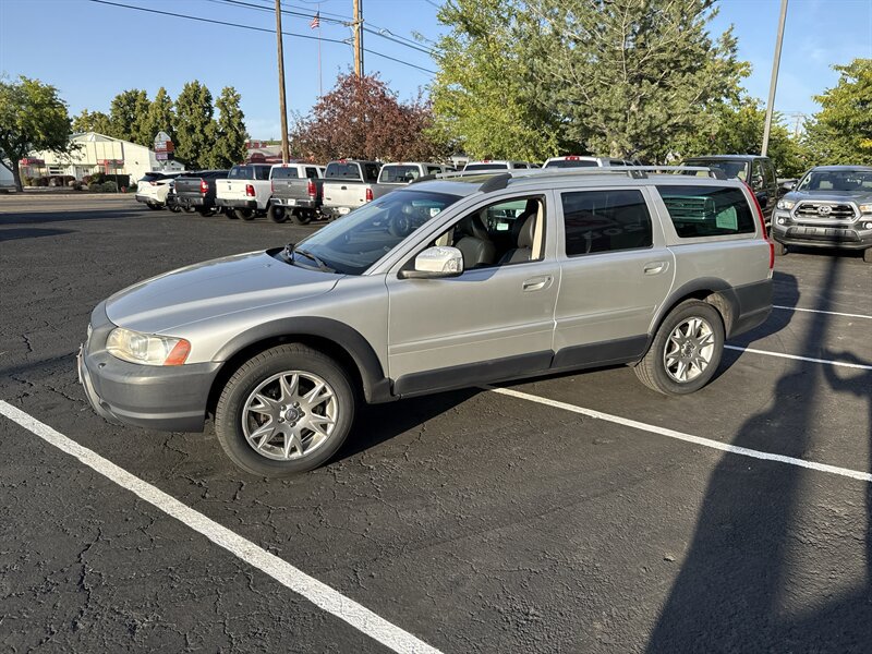 Used 2007 Volvo XC70 AWD/4WD image 2