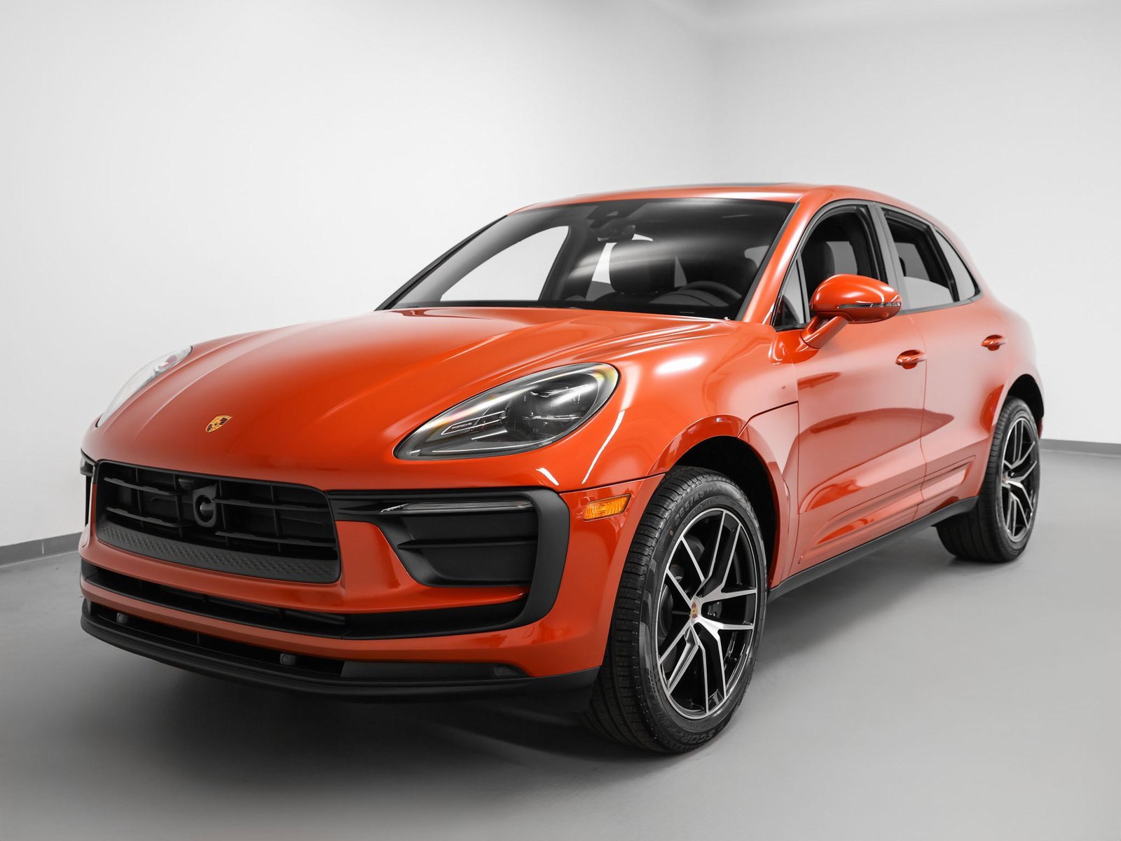 Certified 2025 Porsche Macan image 6