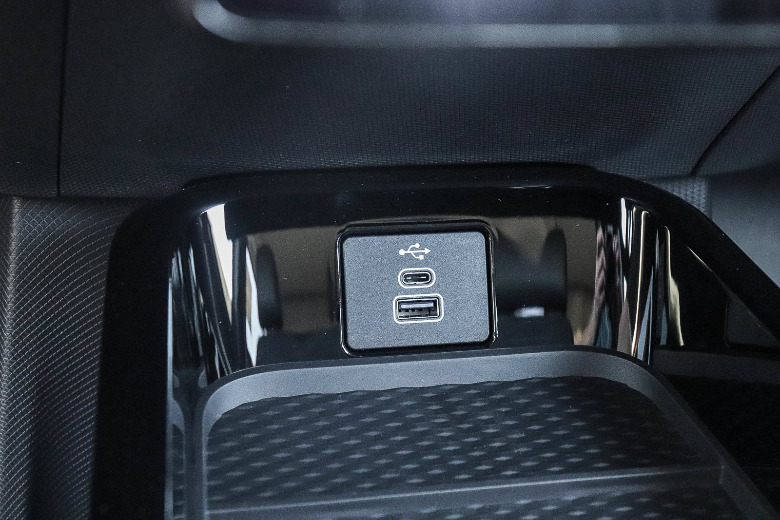 New 2026 Ford Mustang Mach-E Select RWD image 26