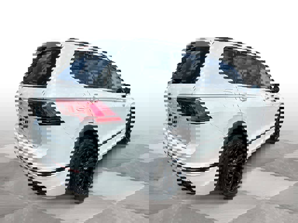 Used 2023 Volkswagen Tiguan SE R-Line image 8