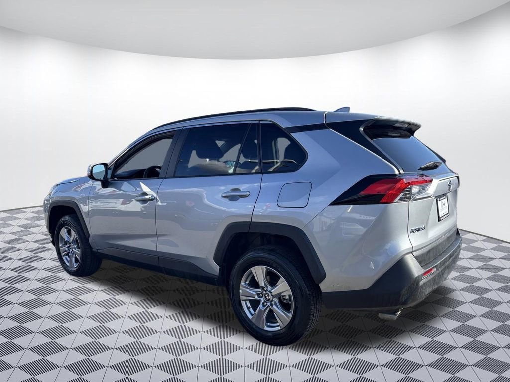 Used 2025 Toyota RAV4 XLE AWD/4WD image 3