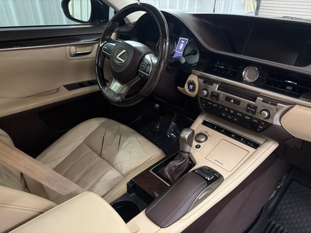 Used 2018 Lexus ES 350 w/ Luxury Package w/Wood Trim FWD image 24