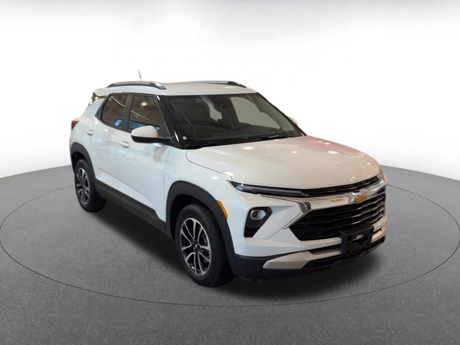 Used 2025 Chevrolet TrailBlazer LT image 3