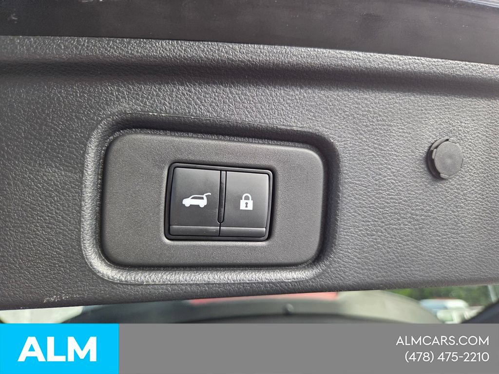 Used 2025 Nissan Pathfinder SV FWD image 12