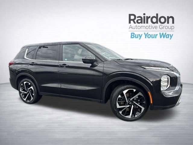 Used 2024 Mitsubishi Outlander SE image 1