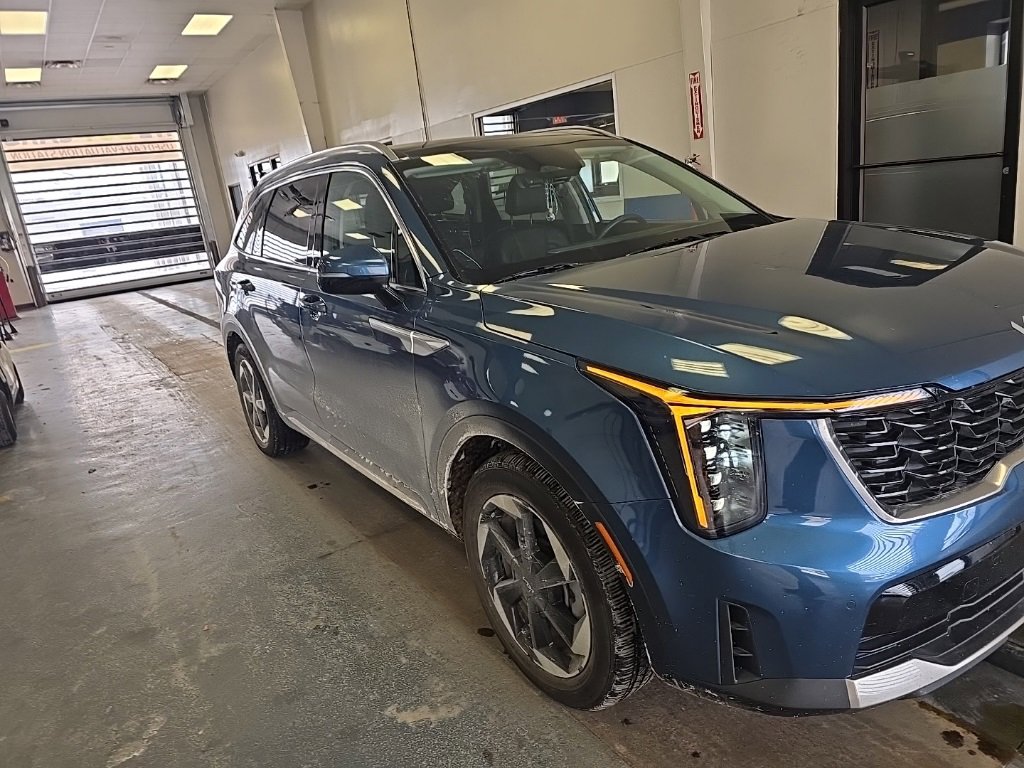 Used 2025 Kia Sorento EX w/ EX Panoramic Sunroof Package