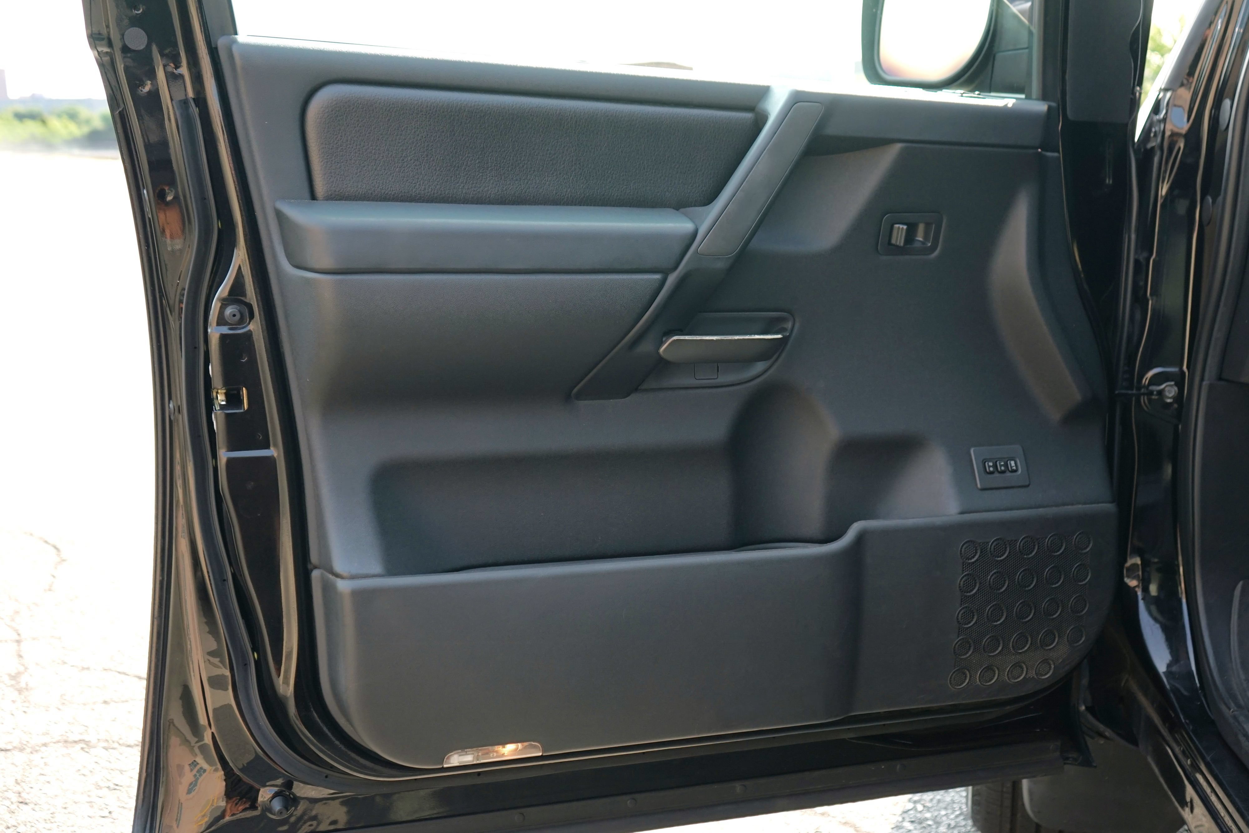 Used 2012 Nissan Titan SL w/ Heavy Metal Edition Pkg AWD/4WD image 10
