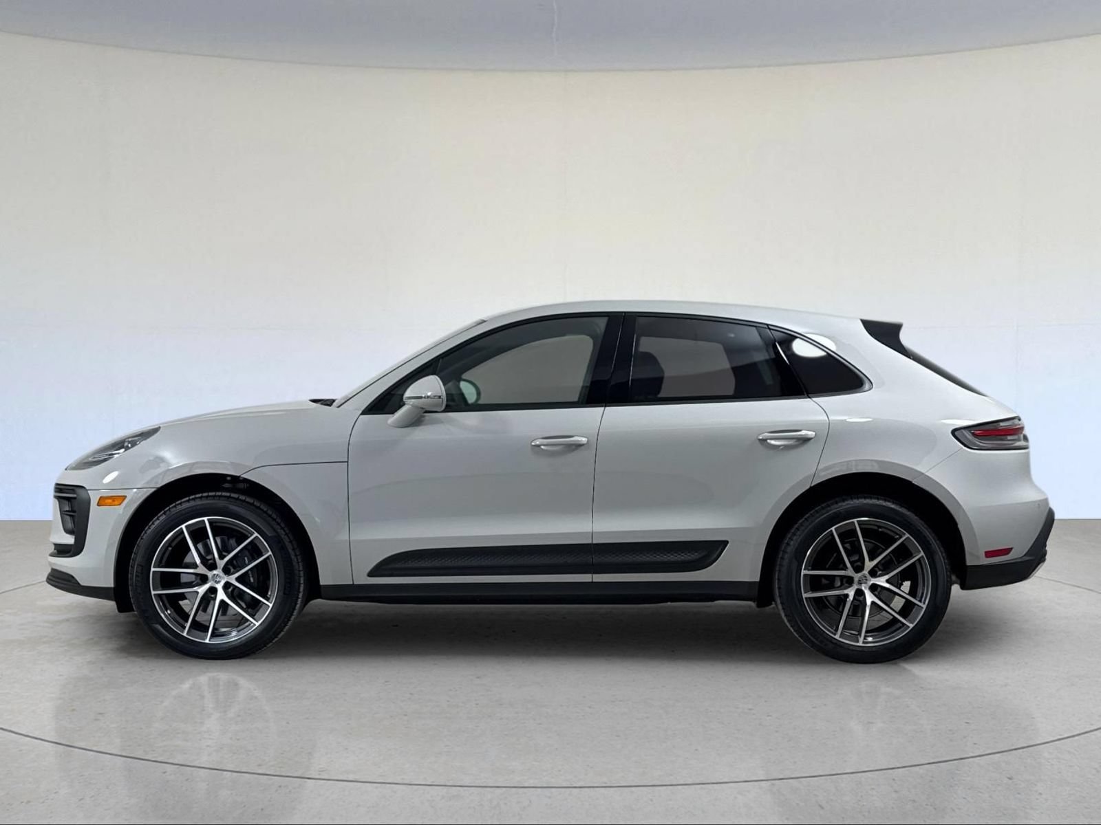 New 2026 Porsche Macan AWD/4WD image 2