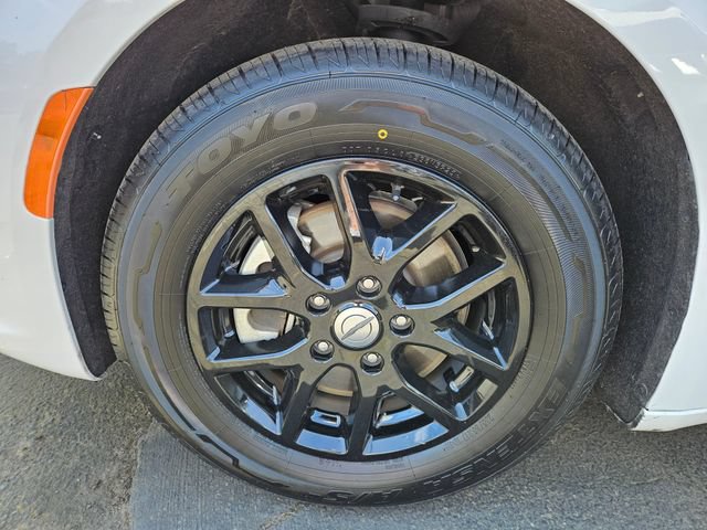 Used 2024 Chrysler Pacifica Touring-L FWD image 4