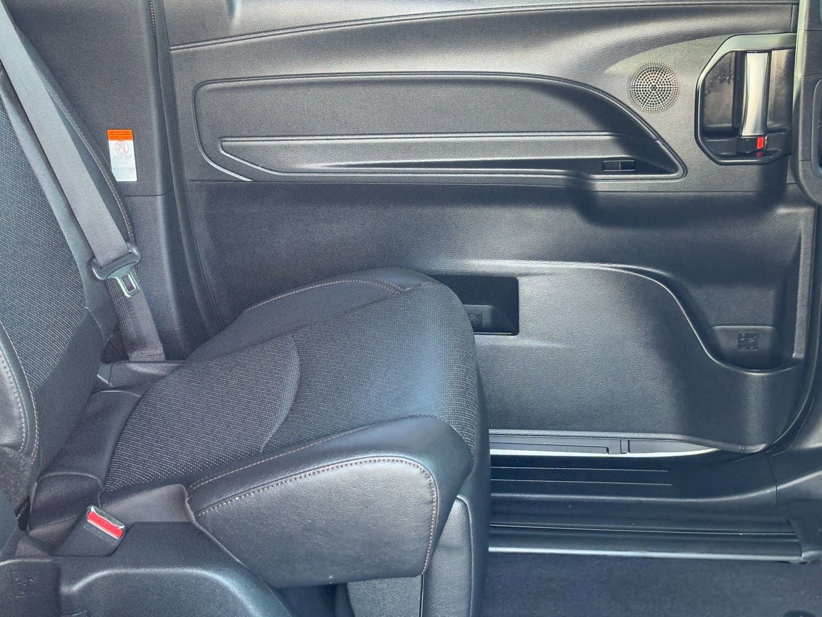 Used 2025 Toyota Sienna Limited image 13