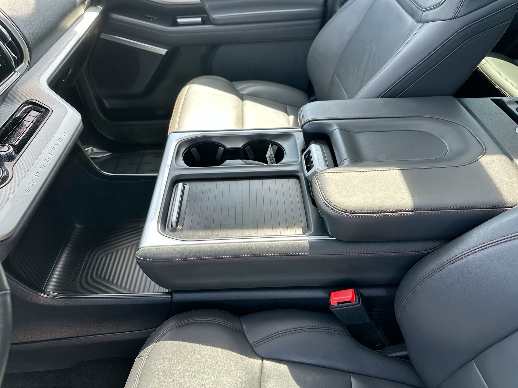 Used 2025 Ford Expedition Active AWD/4WD image 23