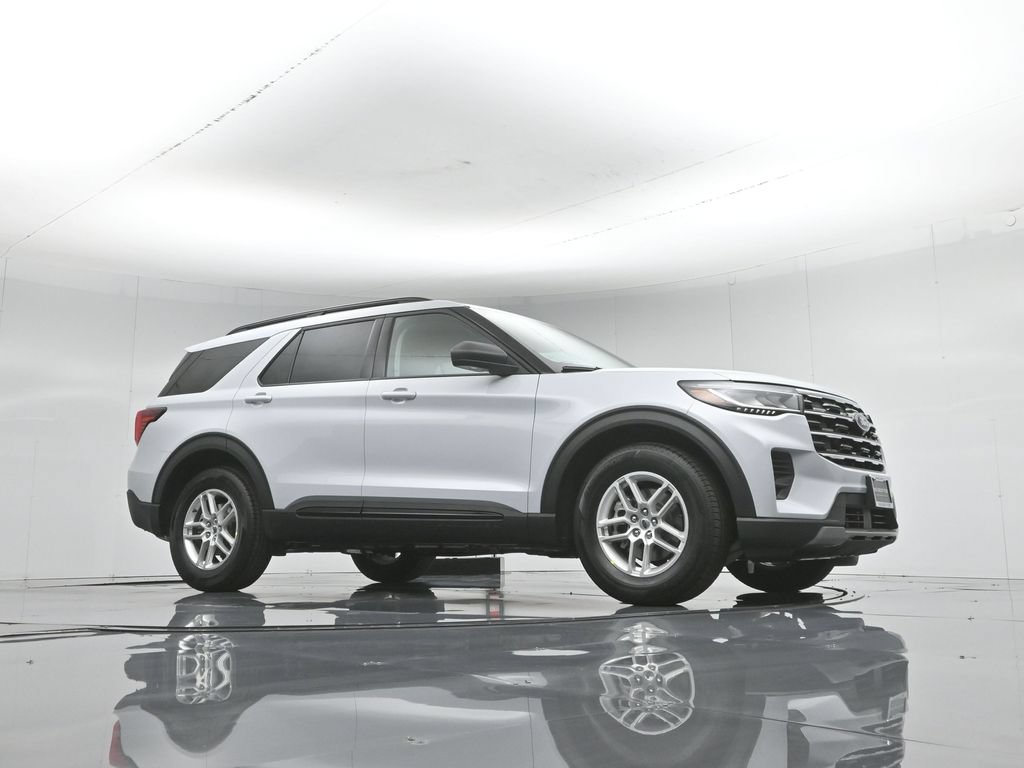 New 2026 Ford Explorer Active RWD image 3