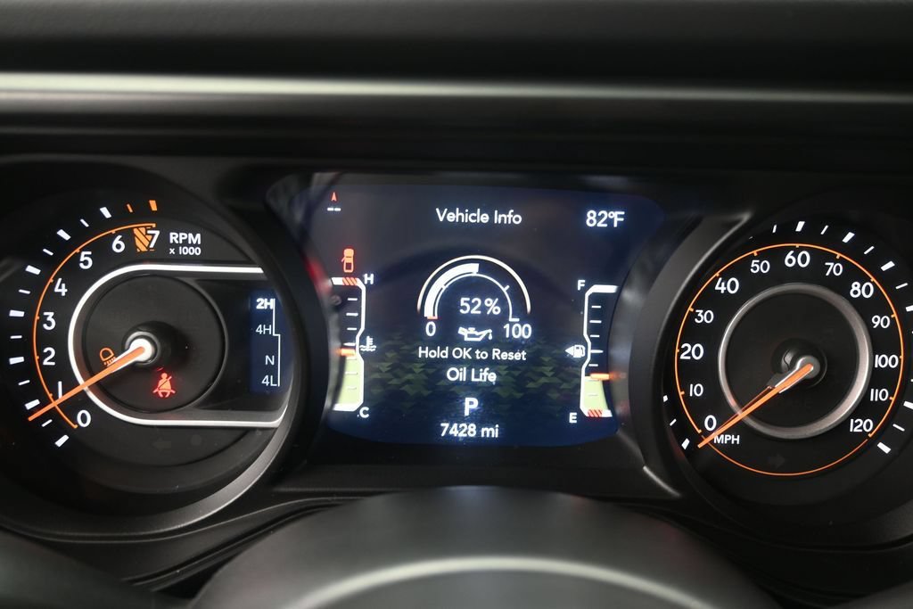 Used 2025 Jeep Gladiator Mojave w/ Convenience Group AWD/4WD image 13