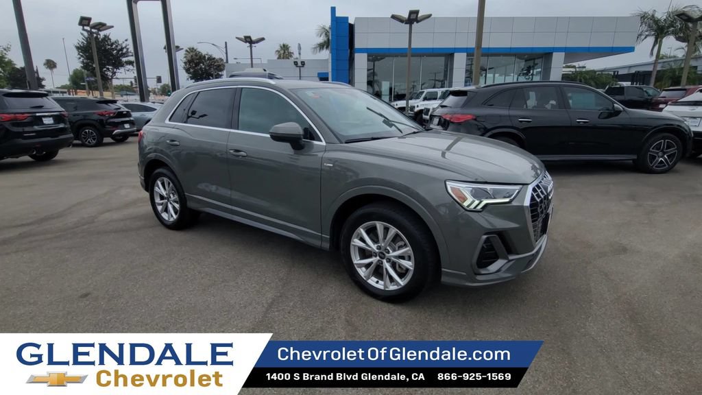 Used 2023 Audi Q3 2.0T Premium AWD/4WD image 2