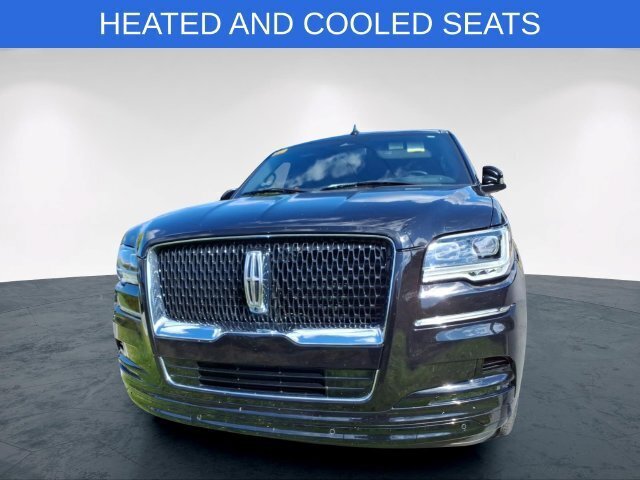 Used 2022 Lincoln Navigator Reserve AWD/4WD image 5
