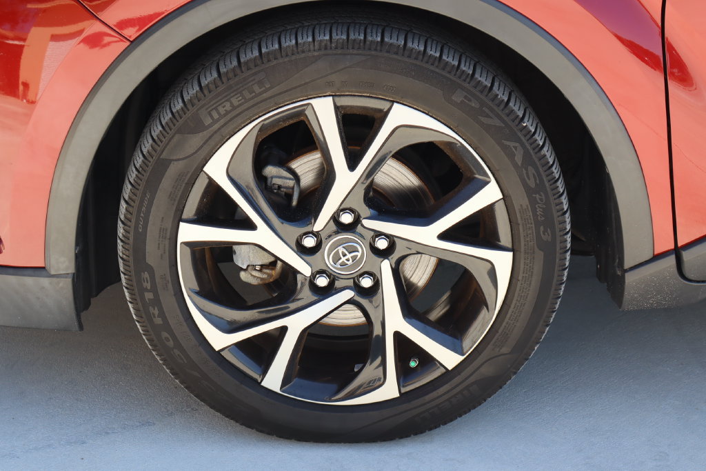 Used 2018 Toyota C-HR XLE FWD image 30