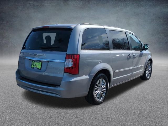Used 2014 Chrysler Town & Country Touring-L w/ Driver Convenience Group image 9