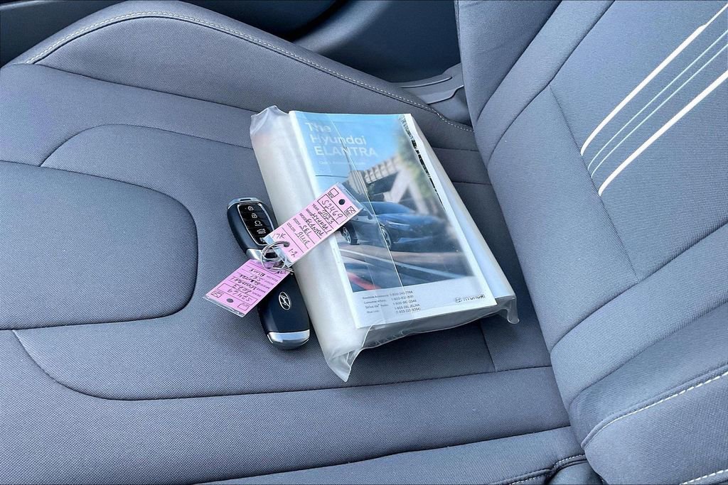 Used 2023 Hyundai Elantra SEL w/ Convenience Package image 10