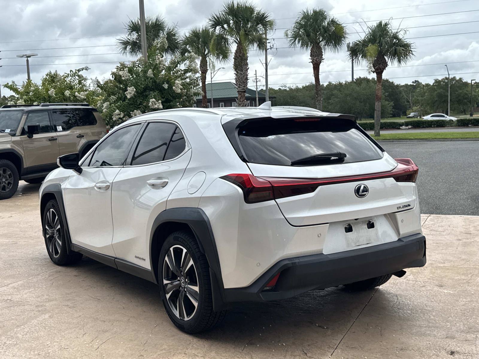 Used 2022 Lexus UX 250h w/ Accessory Package (Z2) AWD/4WD image 40