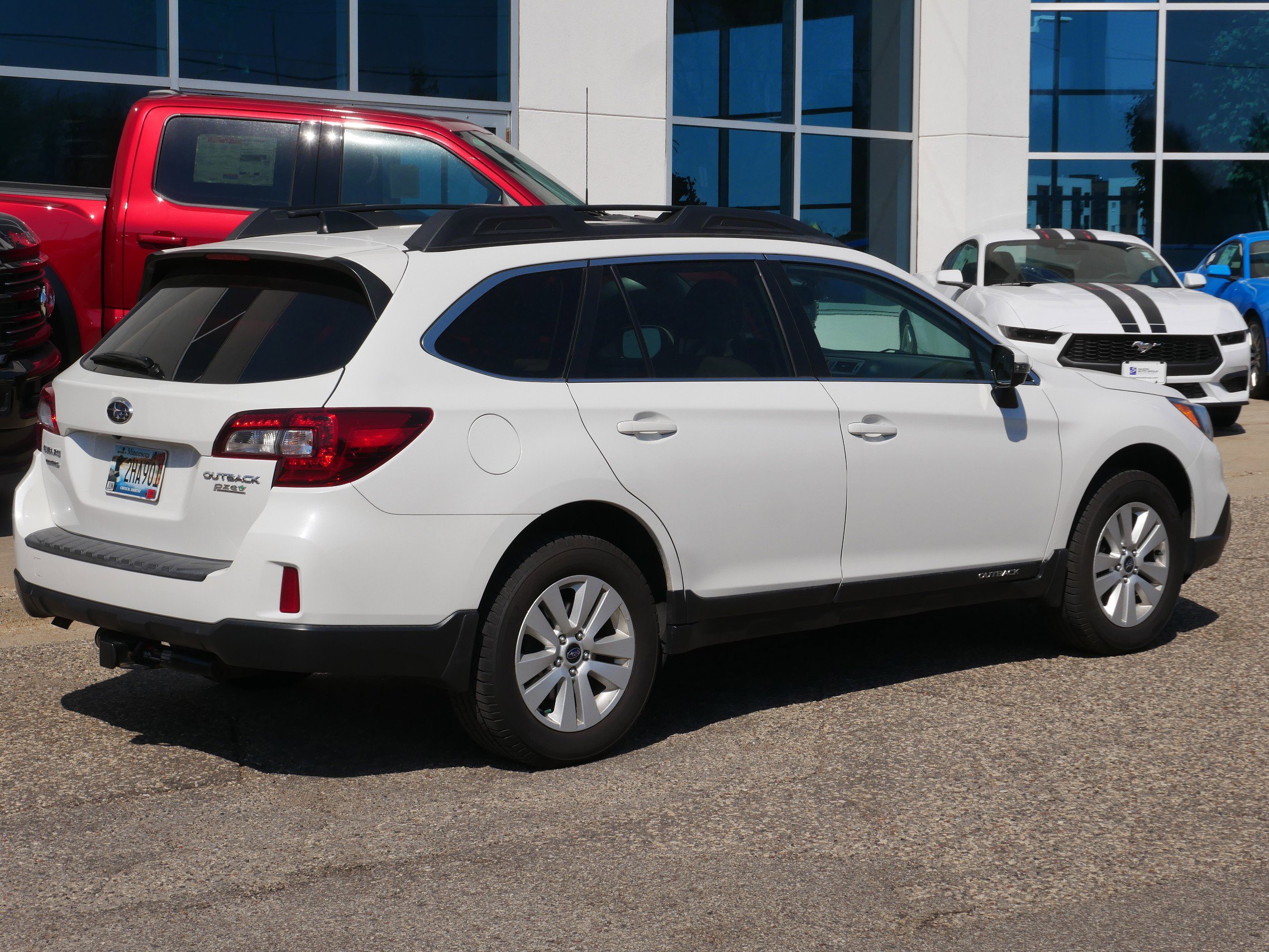 Used 2017 Subaru Outback 2.5i Premium AWD/4WD image 3
