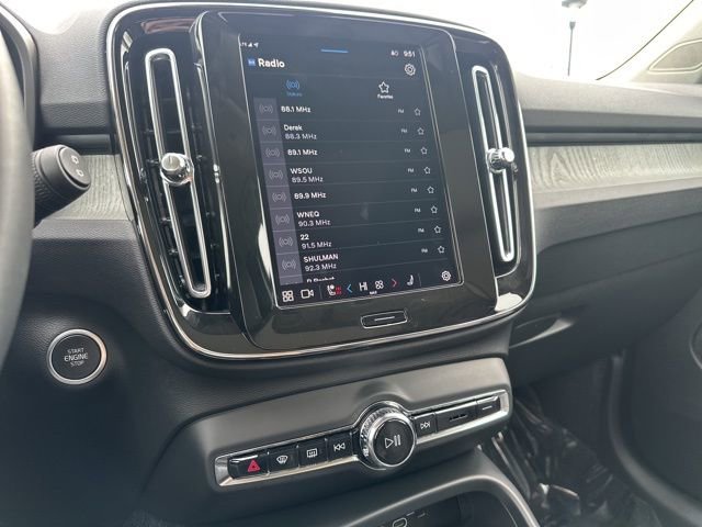 Certified 2025 Volvo XC40 B5 Core image 19