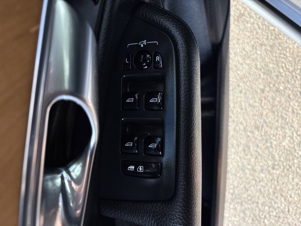 Used 2021 Volvo XC90 T6 Momentum w/ Advanced Package image 11