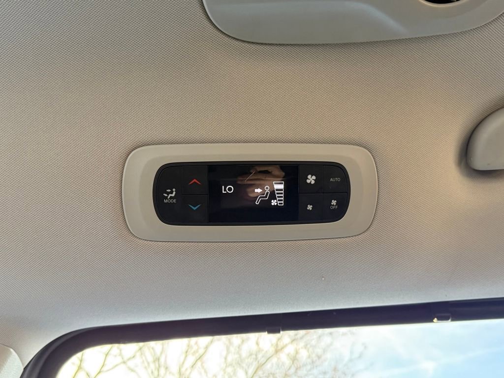 Used 2021 Chrysler Pacifica Touring-L image 28