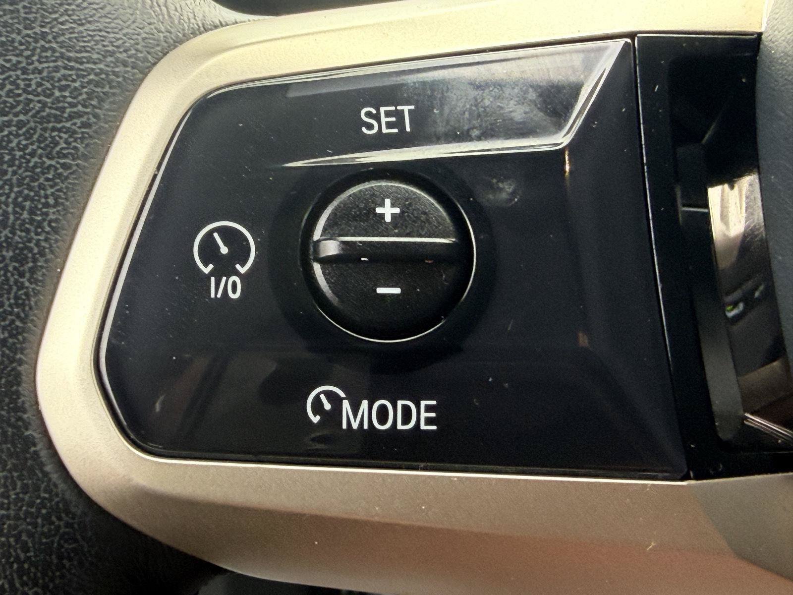 Used 2022 BMW iX xDrive50 w/ Convenience Package AWD/4WD image 18