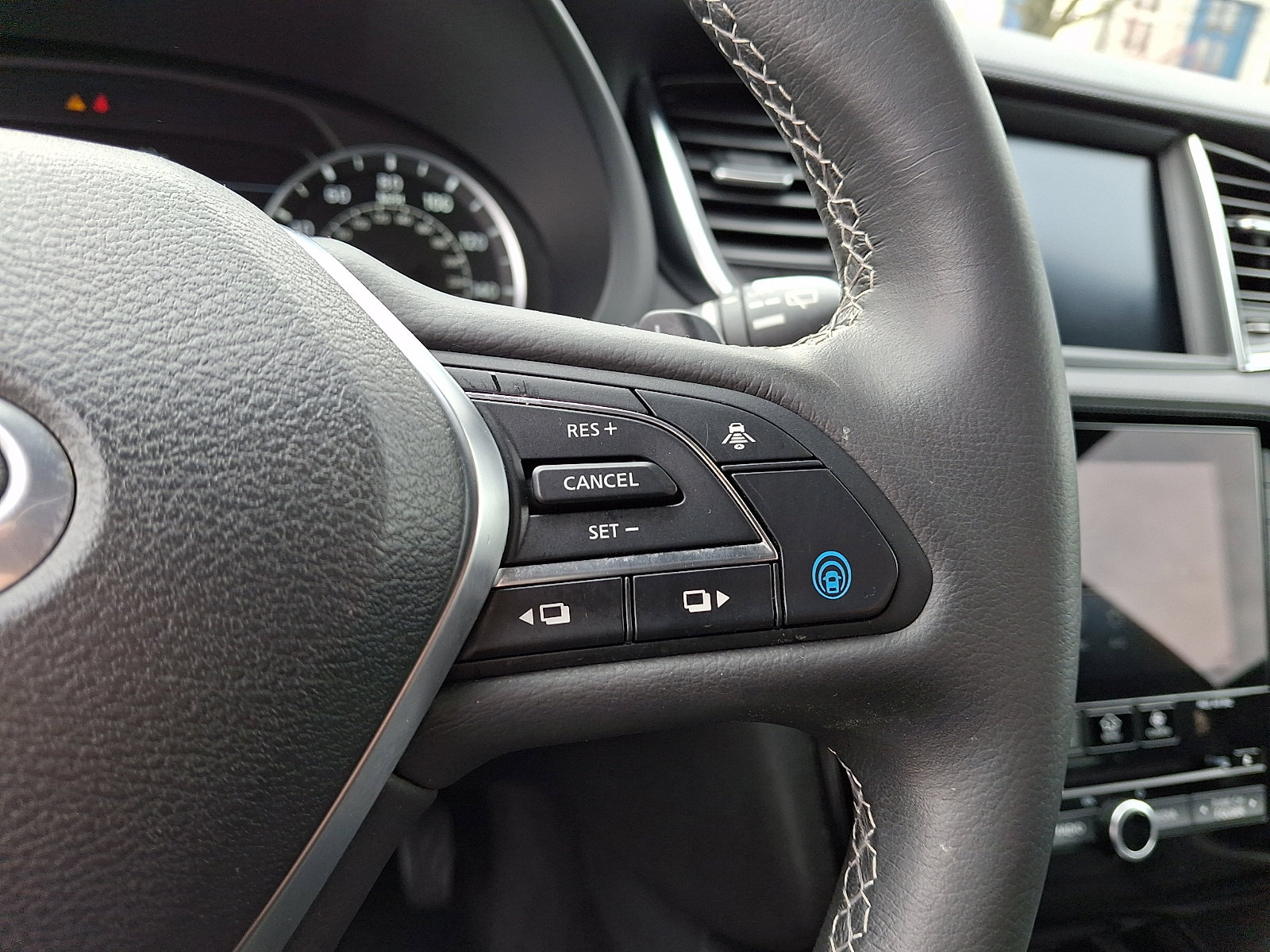 Certified 2023 INFINITI QX55 Luxe w/ Cargo Package image 21