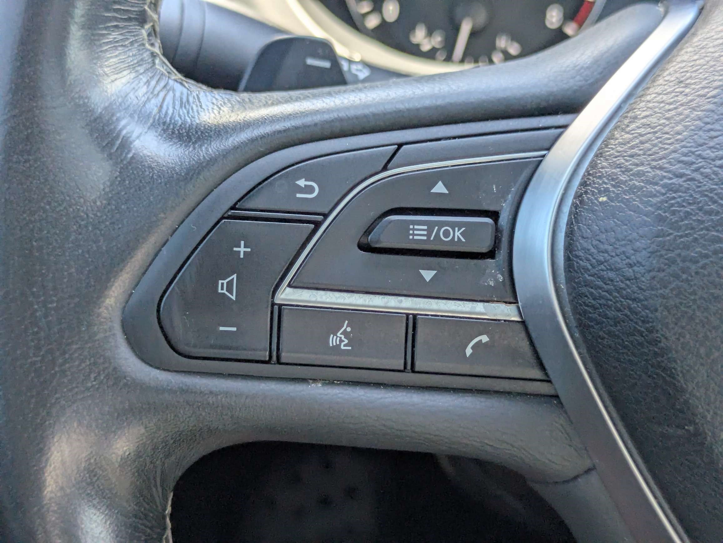 Used 2021 INFINITI QX50 Luxe w/ Appearance Package FWD image 32