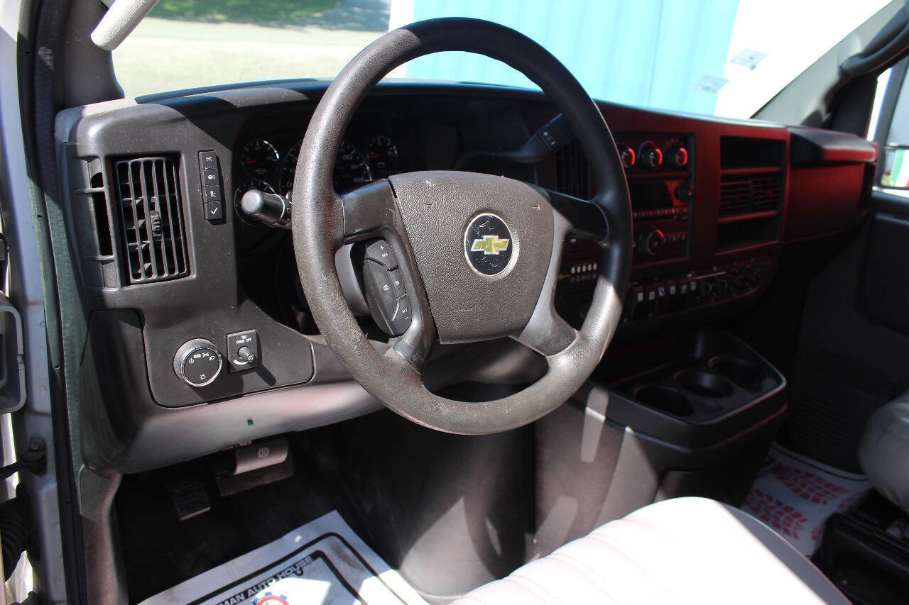 Used 2012 Chevrolet Express 3500 w/ Shuttle Bus Package RWD image 12