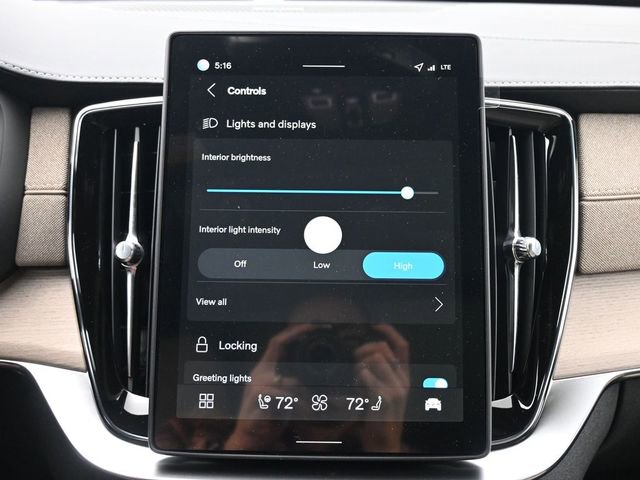 New 2026 Volvo XC90 B6 Plus w/ Protection Package Premier image 17