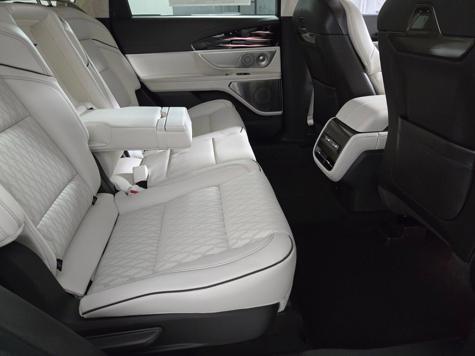 New 2026 Lincoln Nautilus Black Label w/ Jet Appearance Package image 19