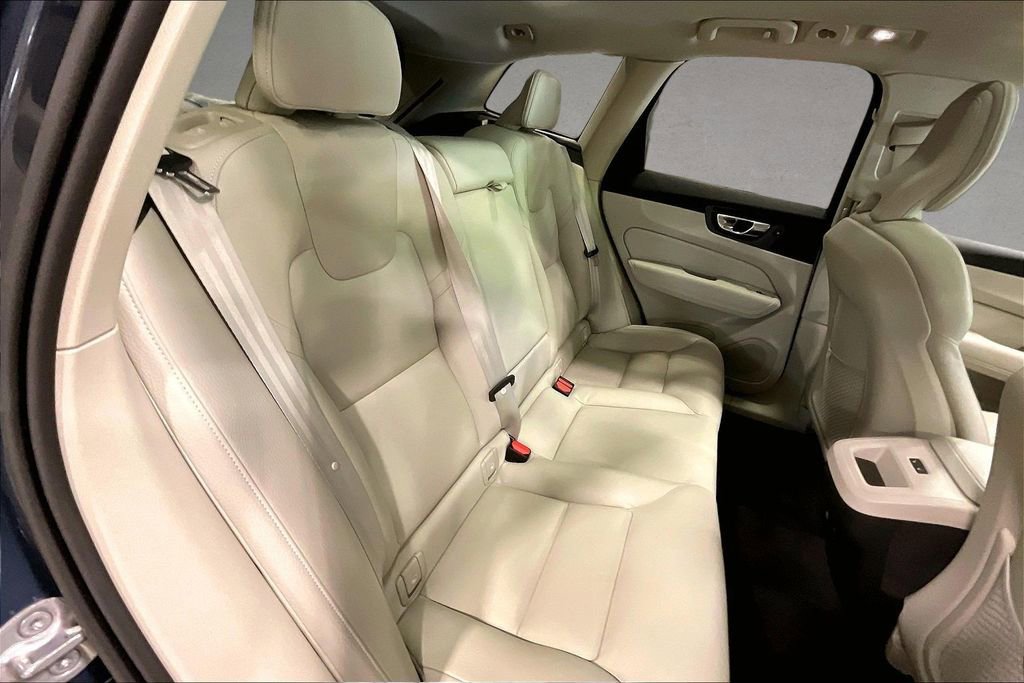 Used 2023 Volvo XC60 B5 Core w/ Climate Package AWD/4WD image 25