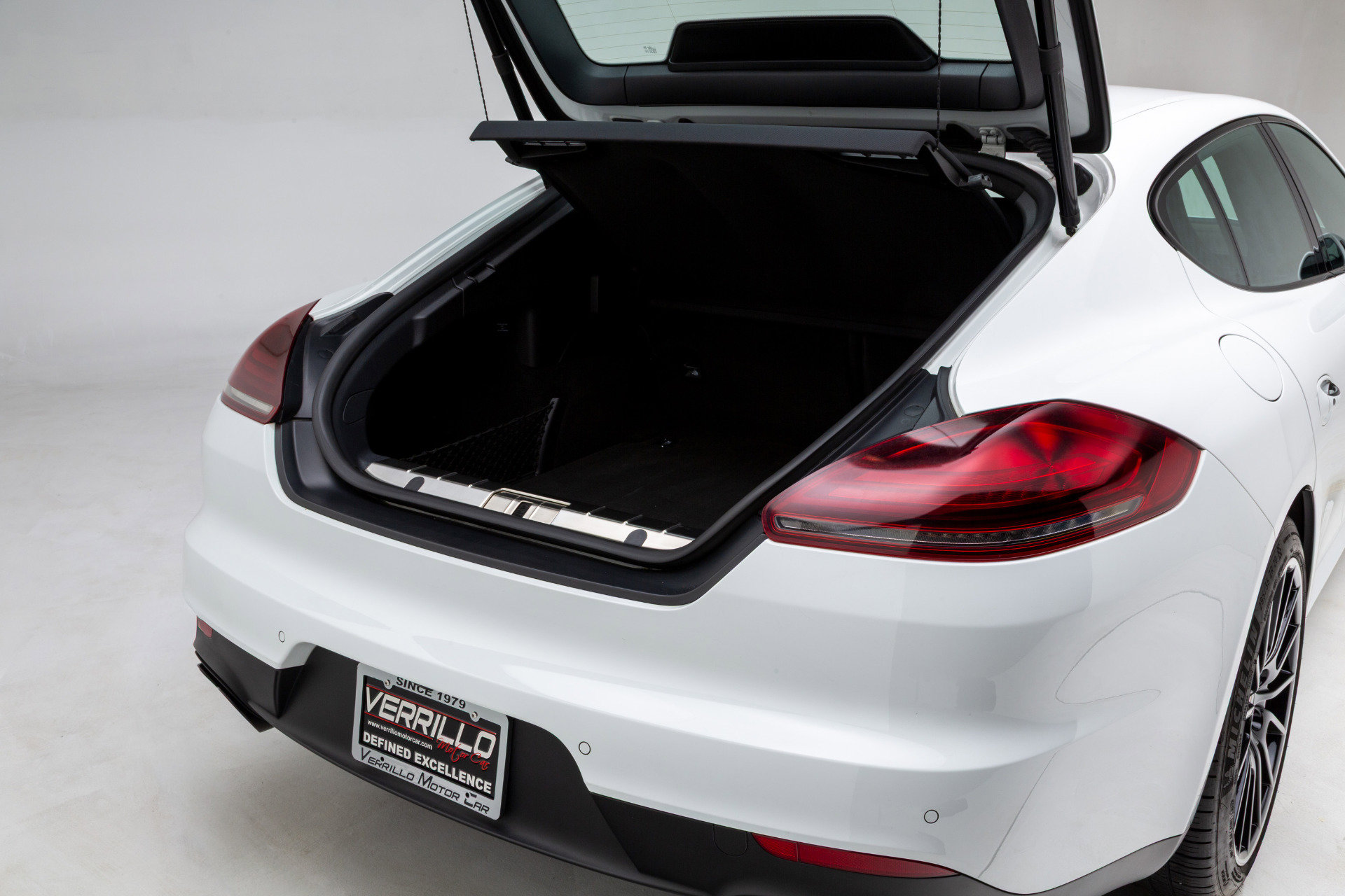 Used 2016 Porsche Panamera GTS AWD/4WD image 39