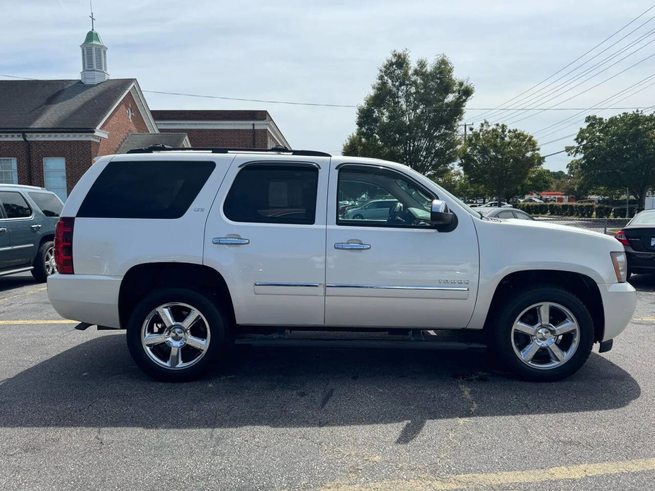 Used 2011 Chevrolet Tahoe LTZ AWD/4WD image 10