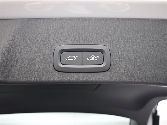 Used 2024 Volvo XC40 B5 Plus w/ Protection Package Premier image 30