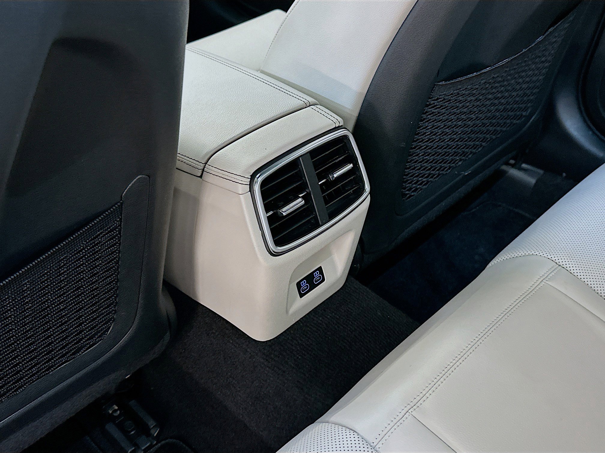 Used 2025 Genesis G70 2.5T image 28