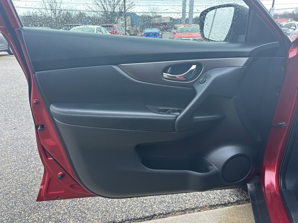 Used 2016 Nissan Rogue S image 12