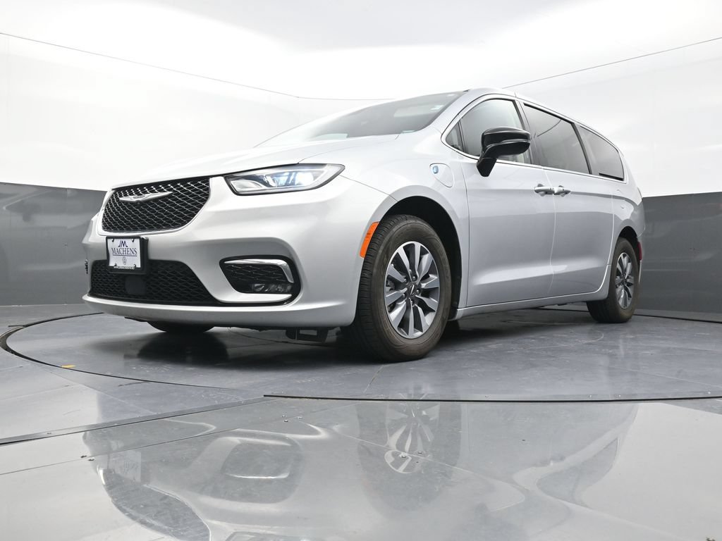 Used 2024 Chrysler Pacifica Limited FWD image 23