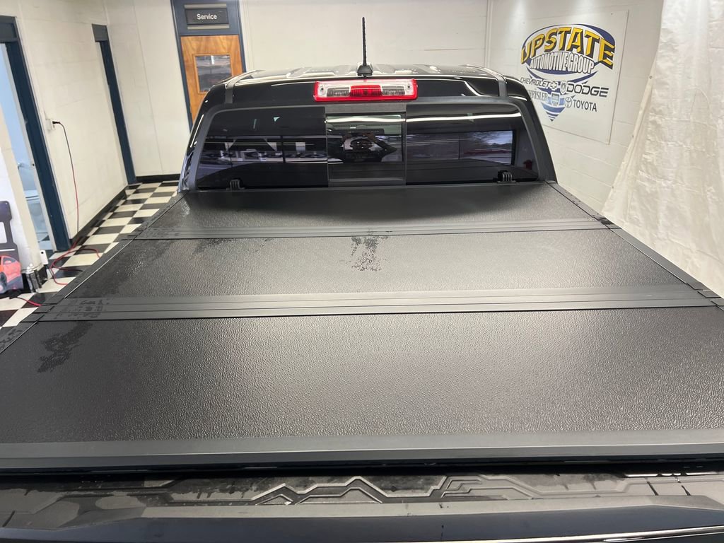 Used 2025 GMC Canyon Denali image 19